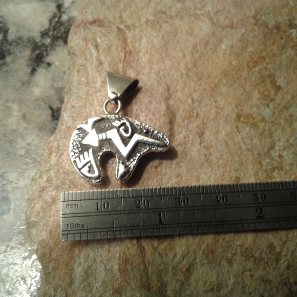 Sterling silver reversible bear fetish pendant - Picture 8 of 8